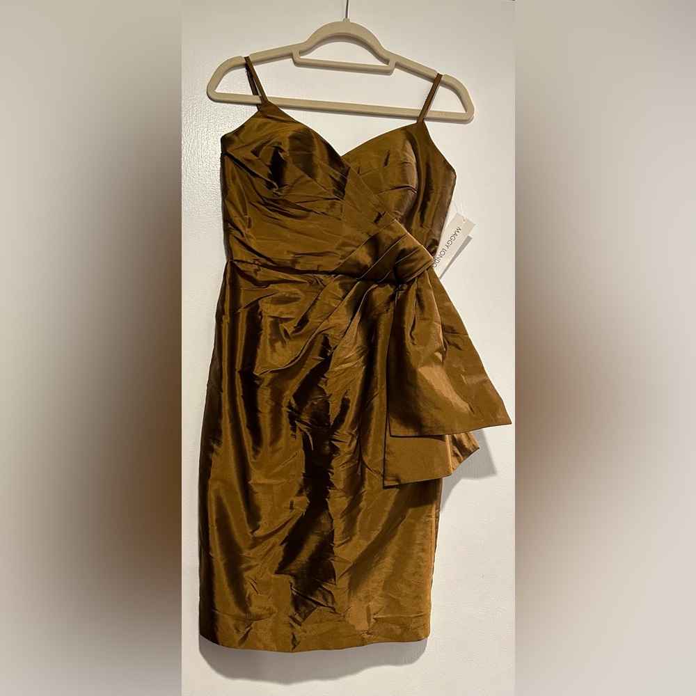 NWT;MAGGY London COPPER COCKTAIL DRESS WITH RUCHING AND SIDE BOW🌺
